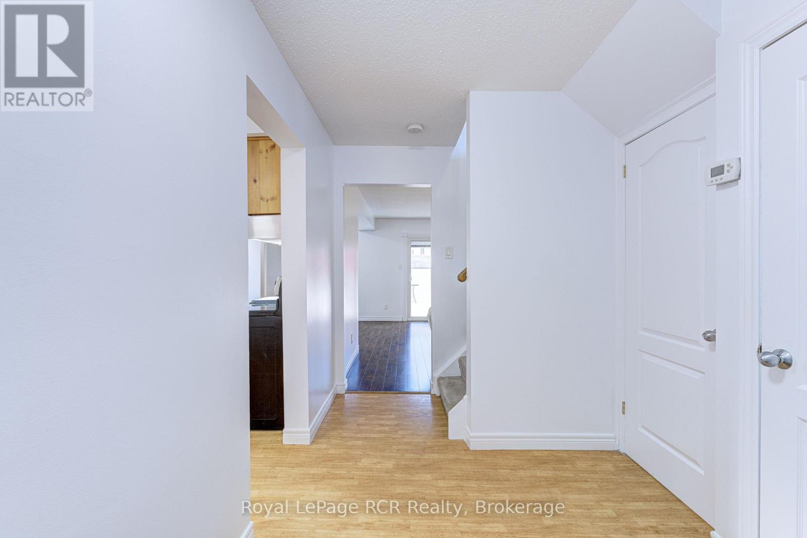 












501 BEAVER COURT

,
Milton (TM Timberlea),




Ontario
L9T4A7

