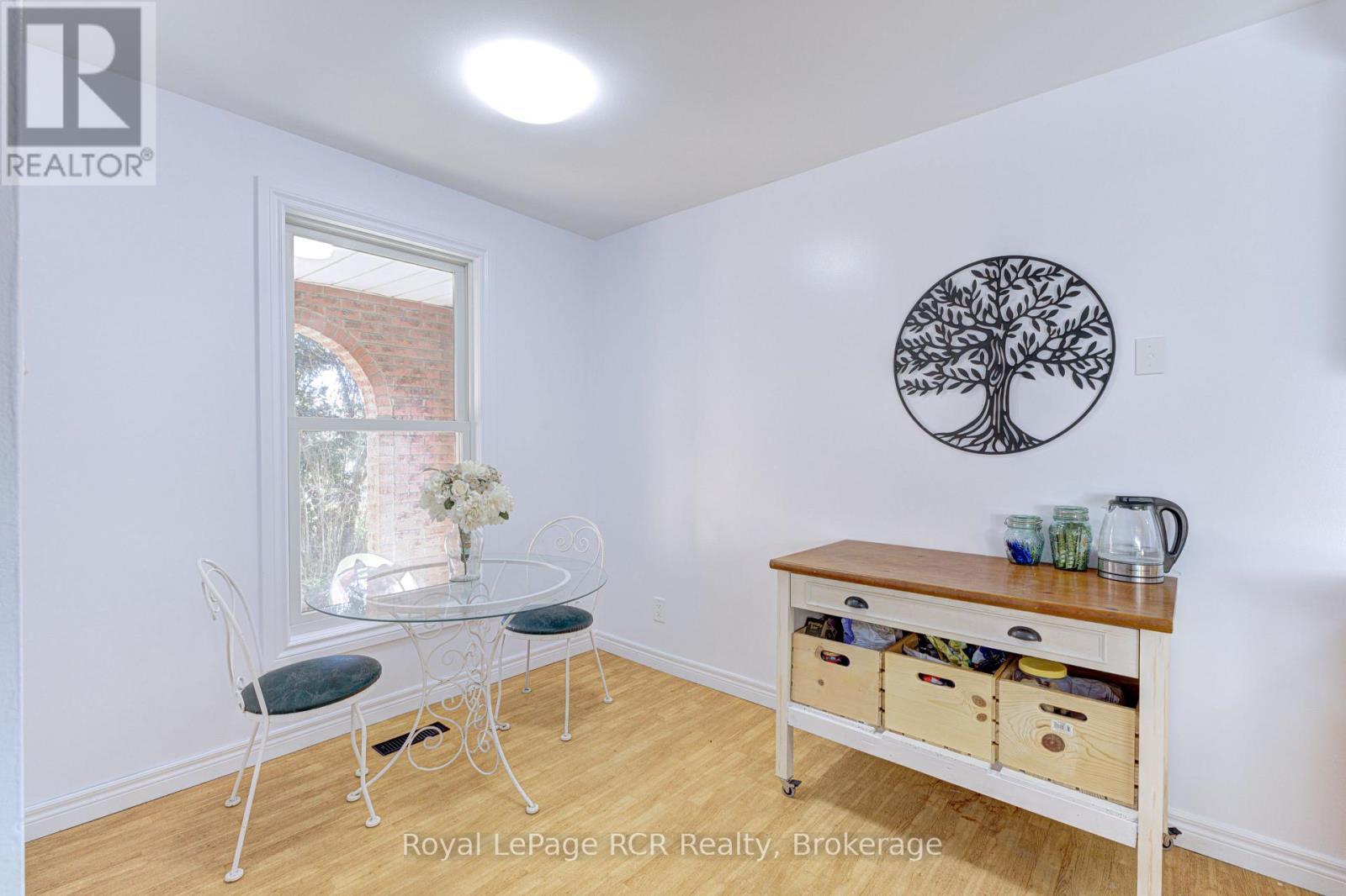 












501 BEAVER COURT

,
Milton (TM Timberlea),




Ontario
L9T4A7

