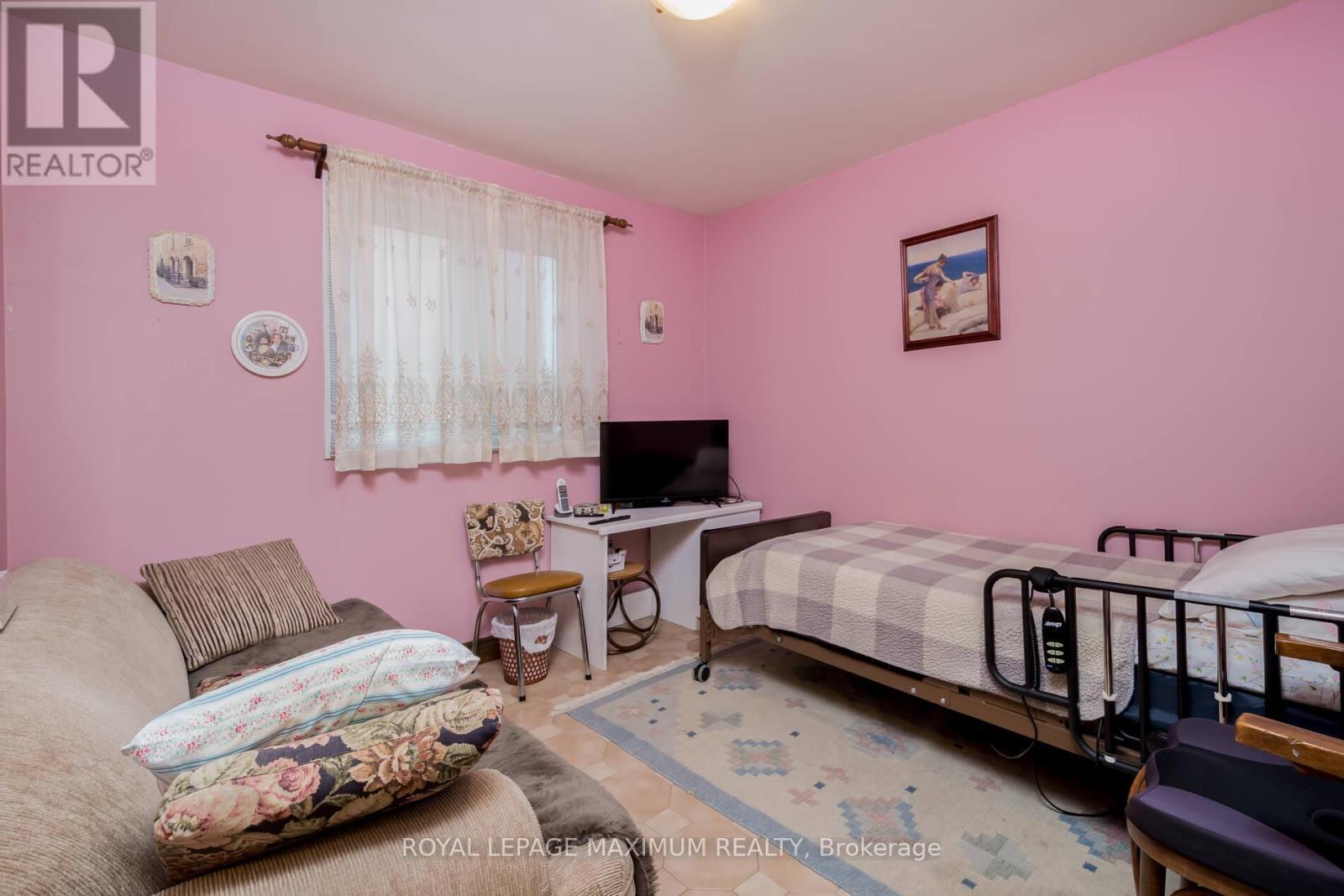 












119 GLEN LONG AVENUE

,
Toronto,




Ontario
M6B2M4

