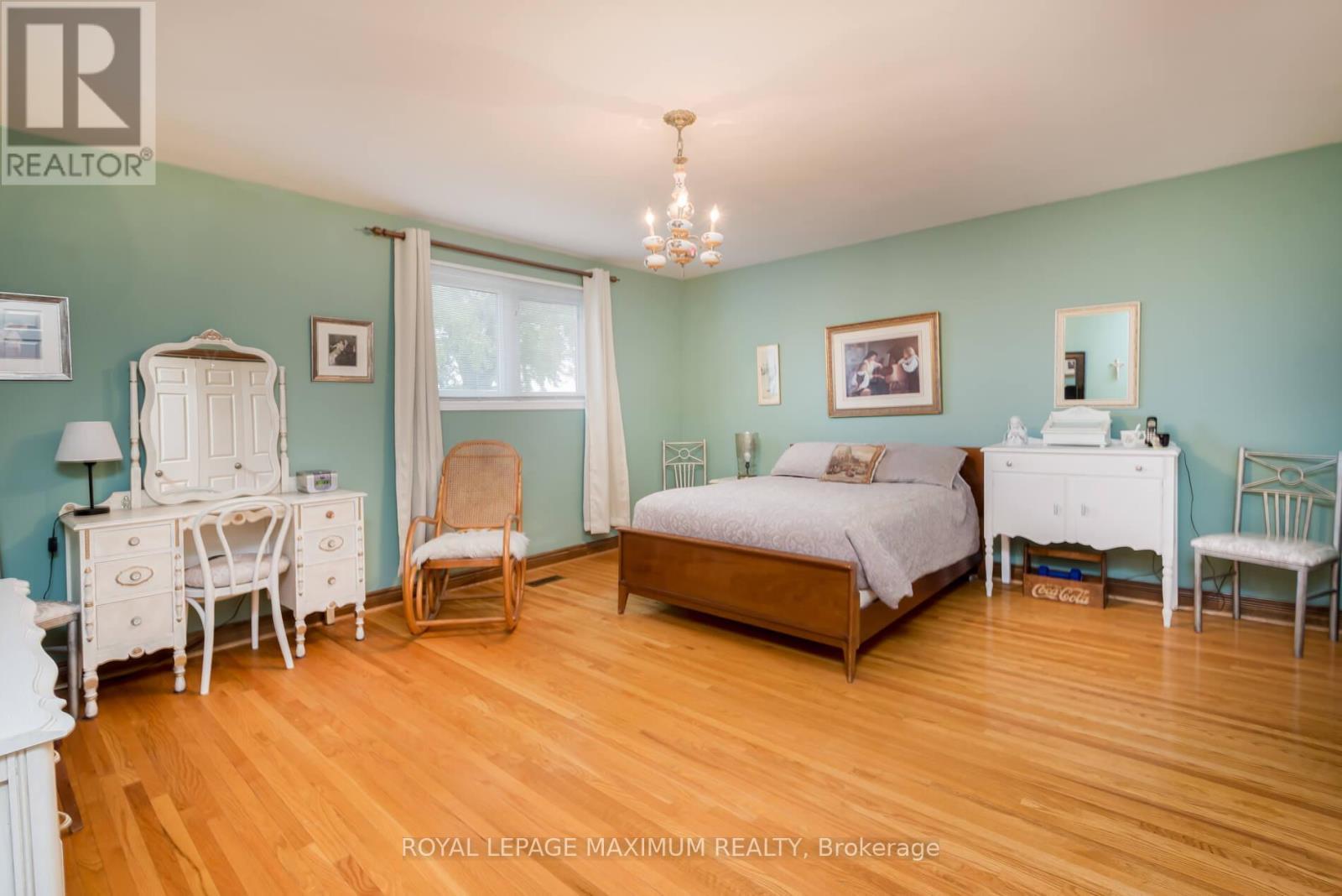 












119 GLEN LONG AVENUE

,
Toronto,




Ontario
M6B2M4

