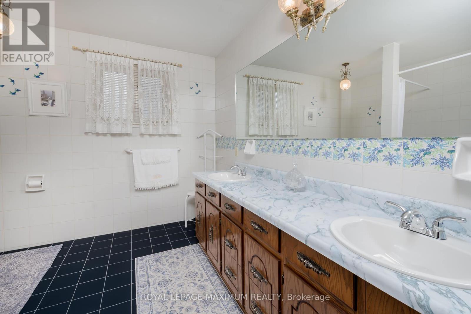 












119 GLEN LONG AVENUE

,
Toronto,




Ontario
M6B2M4

