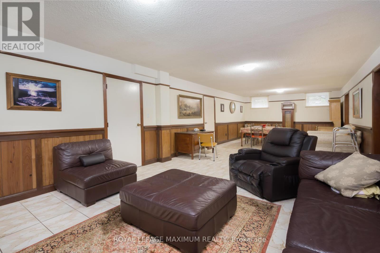 












119 GLEN LONG AVENUE

,
Toronto,




Ontario
M6B2M4

