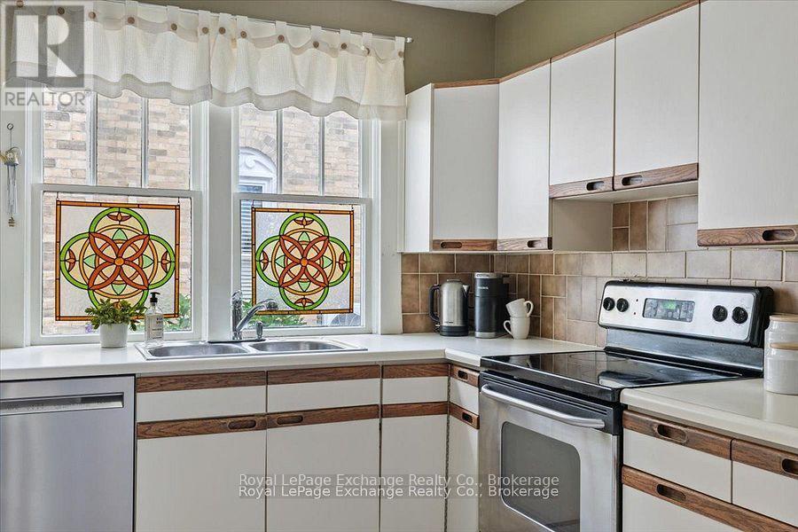 












40 GROSVENOR STREET S

,
Saugeen Shores,




Ontario
N0H2L0

