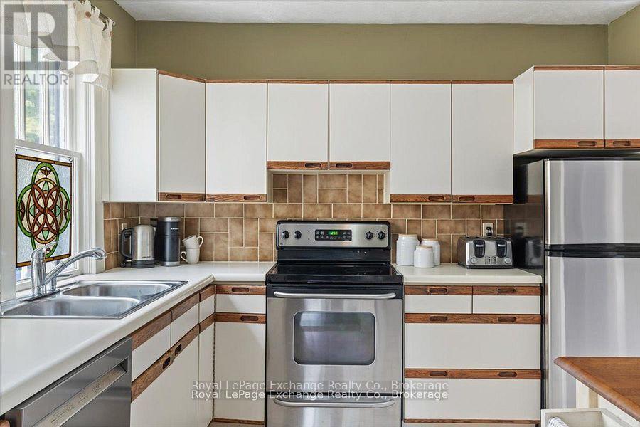 












40 GROSVENOR STREET S

,
Saugeen Shores,




Ontario
N0H2L0

