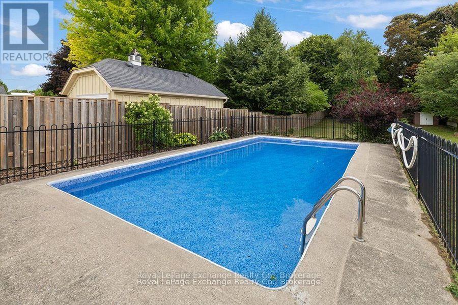 












40 GROSVENOR STREET S

,
Saugeen Shores,




Ontario
N0H2L0

