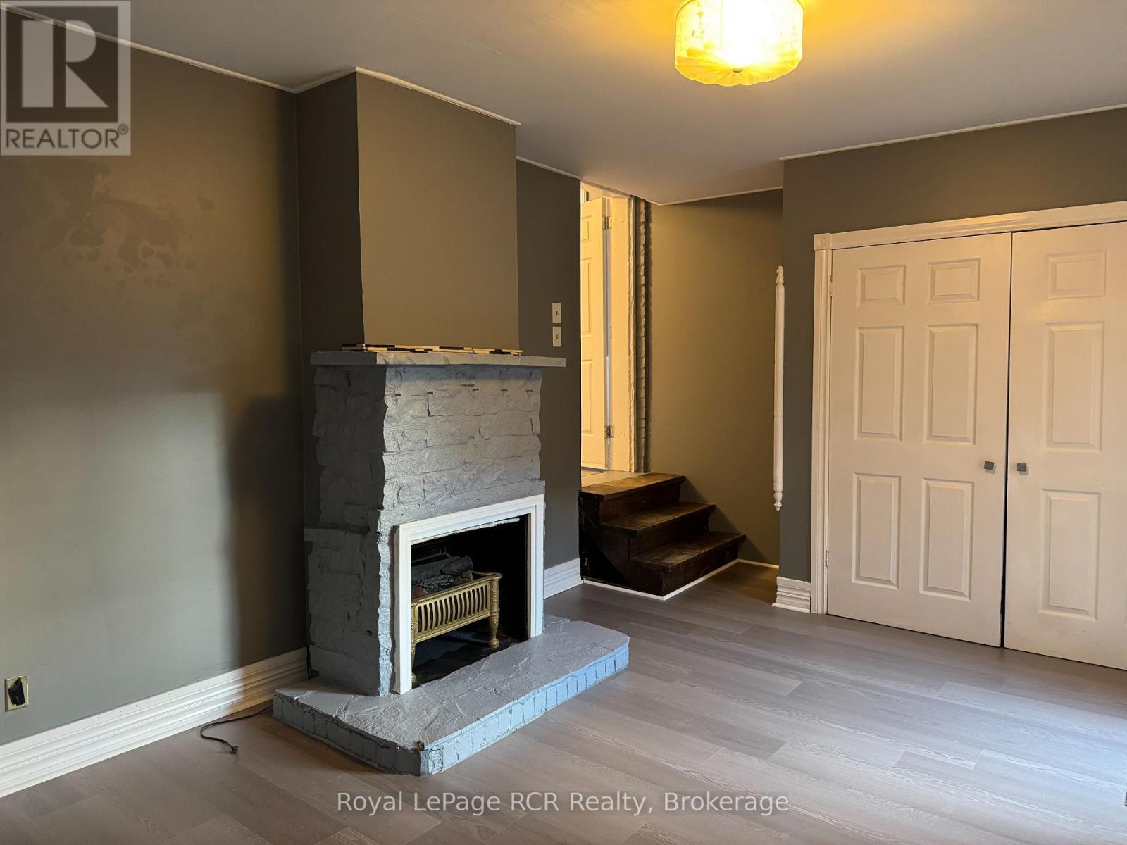 












1096 4TH AVENUE E

,
Owen Sound,




Ontario
N4K2P2

