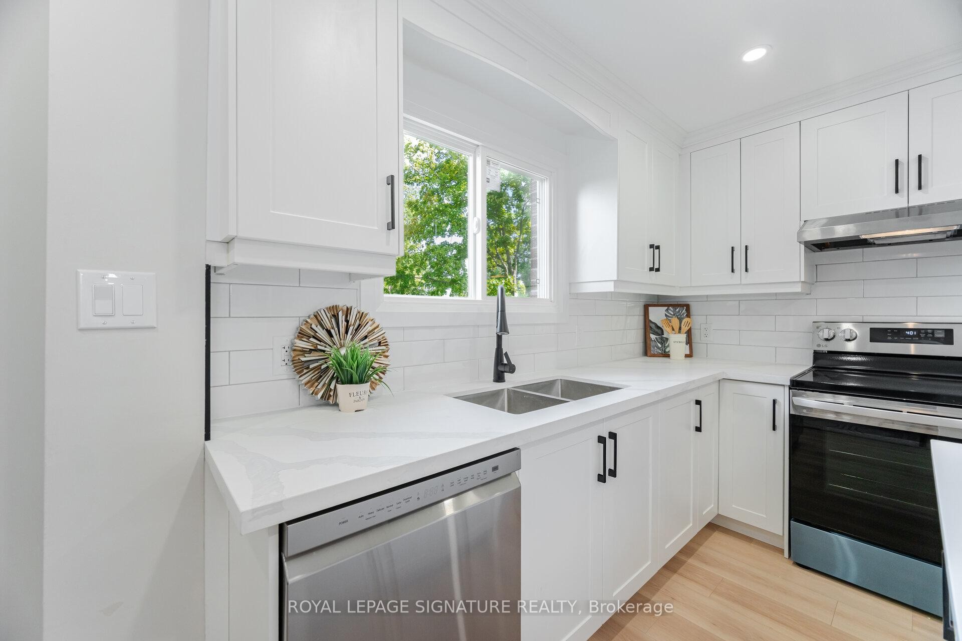 









3175


Kirwin

Avenue, 64,
Mississauga,




ON
L5A 3M4

