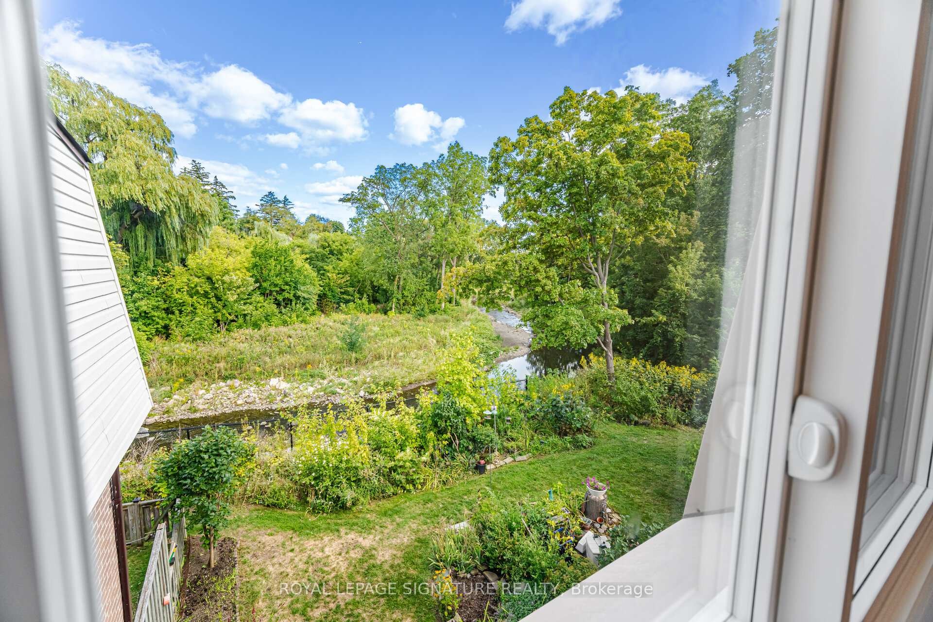 









3175


Kirwin

Avenue, 64,
Mississauga,




ON
L5A 3M4


