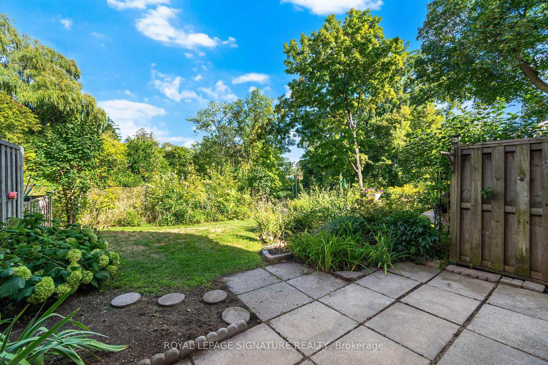 









3175


Kirwin

Avenue, 64,
Mississauga,




ON
L5A 3M4

