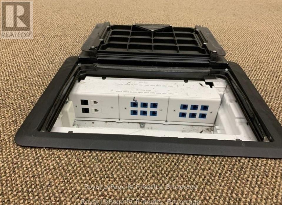 












1010 9TH AVENUE W

,
Georgian Bluffs,




Ontario
N4K2G0

