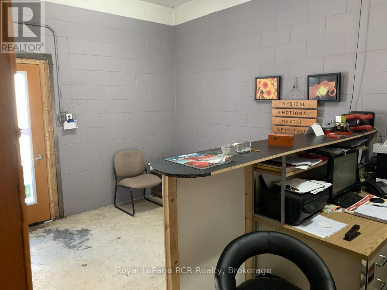 












1010 9TH AVENUE W

,
Georgian Bluffs,




Ontario
N4K2G0

