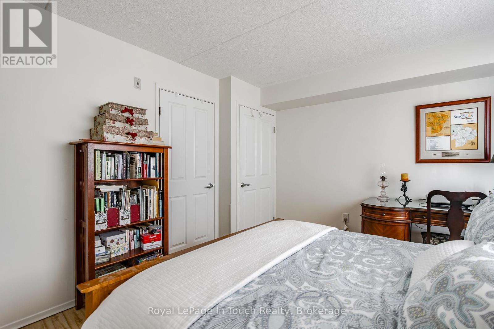 












315 - 333 LAFONTAINE ROAD W

,
Tiny,




Ontario
L9M0H1

