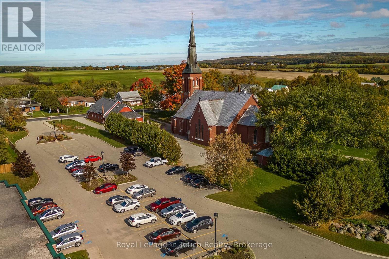 












315 - 333 LAFONTAINE ROAD W

,
Tiny,




Ontario
L9M0H1

