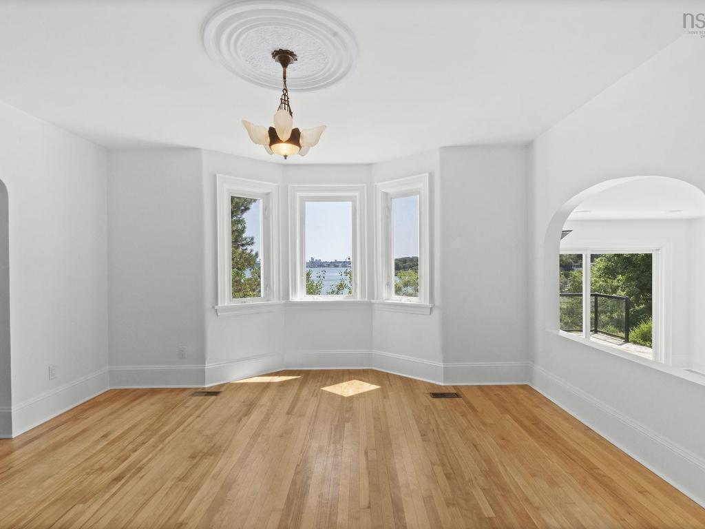 












44 DAKIN Drive

,
Halifax,




NS
B3M 2C9

