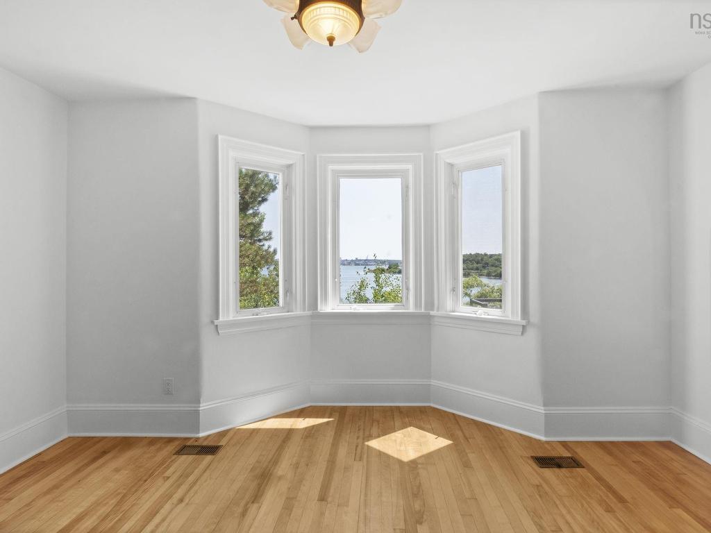 












44 DAKIN Drive

,
Halifax,




NS
B3M 2C9

