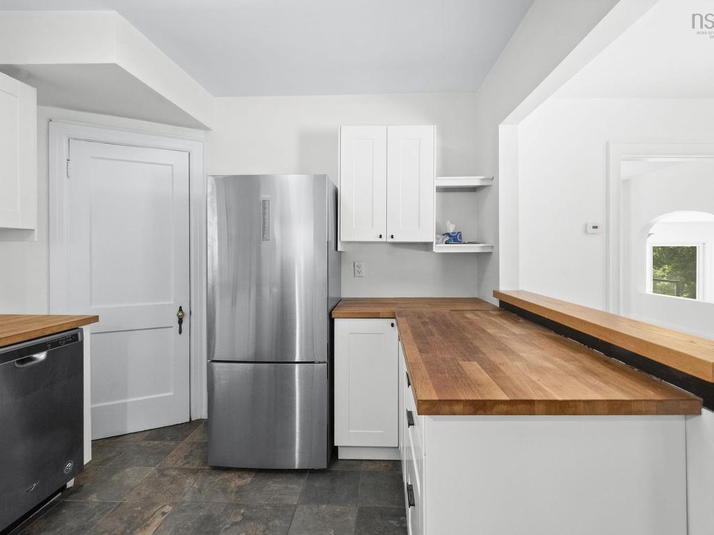 












44 DAKIN Drive

,
Halifax,




NS
B3M 2C9

