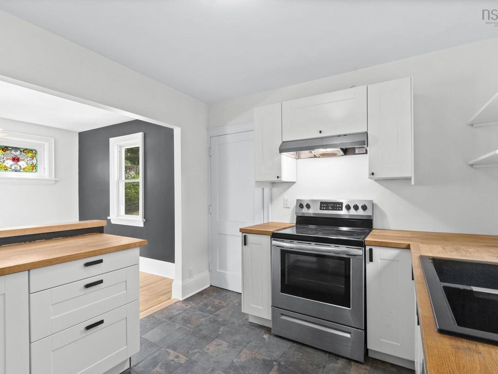 












44 DAKIN Drive

,
Halifax,




NS
B3M 2C9

