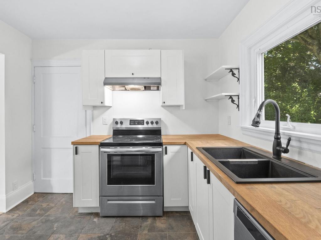 












44 DAKIN Drive

,
Halifax,




NS
B3M 2C9

