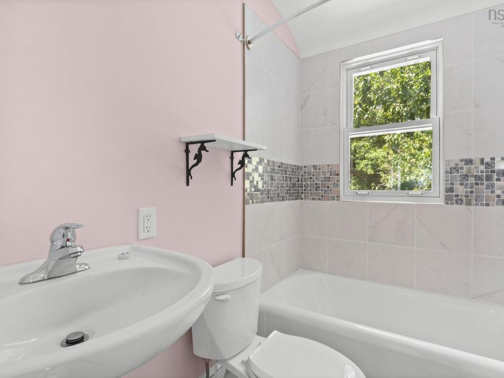 












44 DAKIN Drive

,
Halifax,




NS
B3M 2C9

