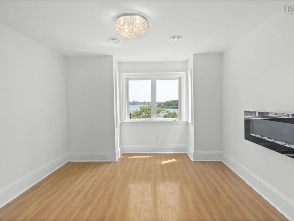 












44 DAKIN Drive

,
Halifax,




NS
B3M 2C9

