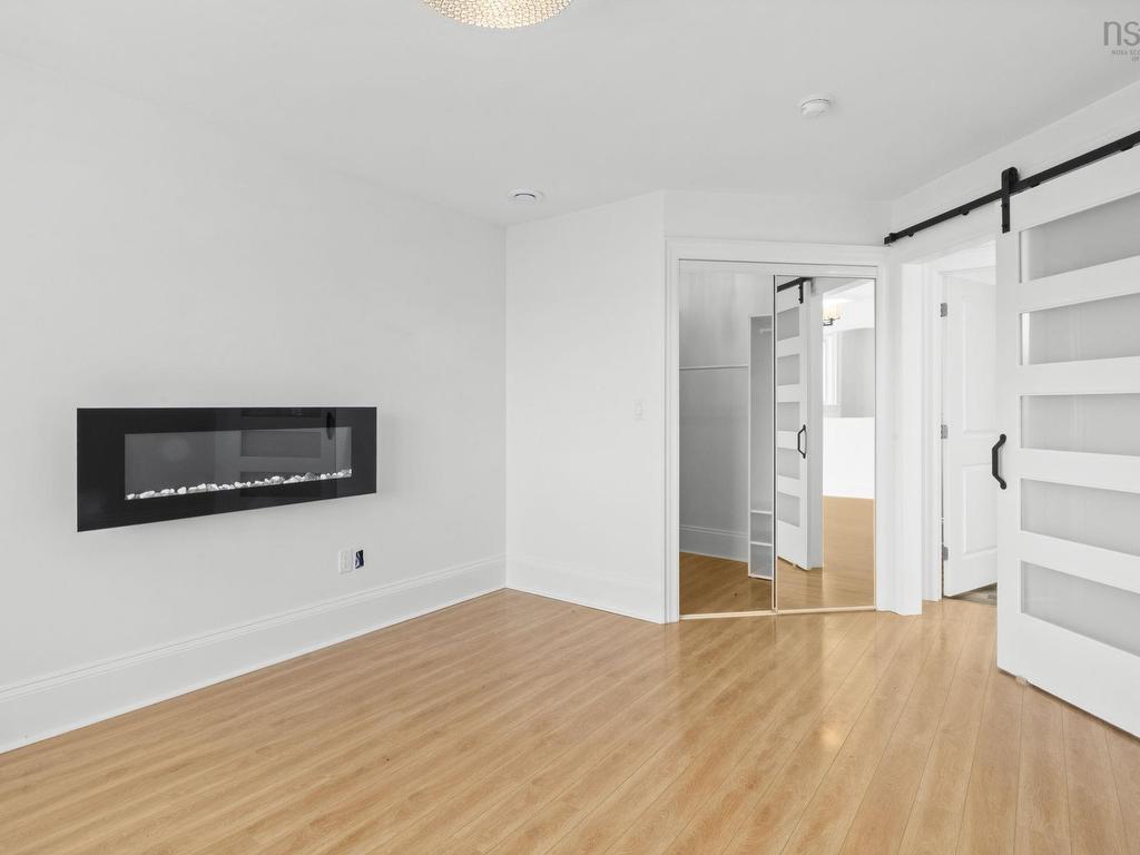 












44 DAKIN Drive

,
Halifax,




NS
B3M 2C9

