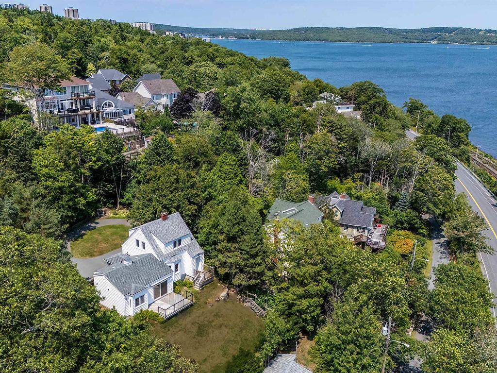 












44 DAKIN Drive

,
Halifax,




NS
B3M 2C9

