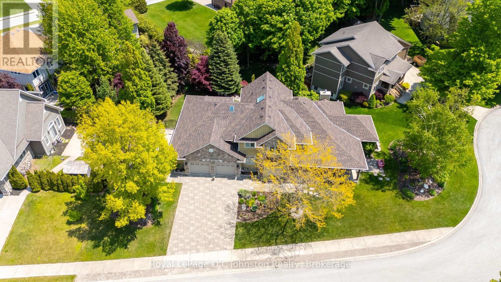 












830 MILL RIDGE COURT

,
Saugeen Shores,




Ontario
N0H2C4


