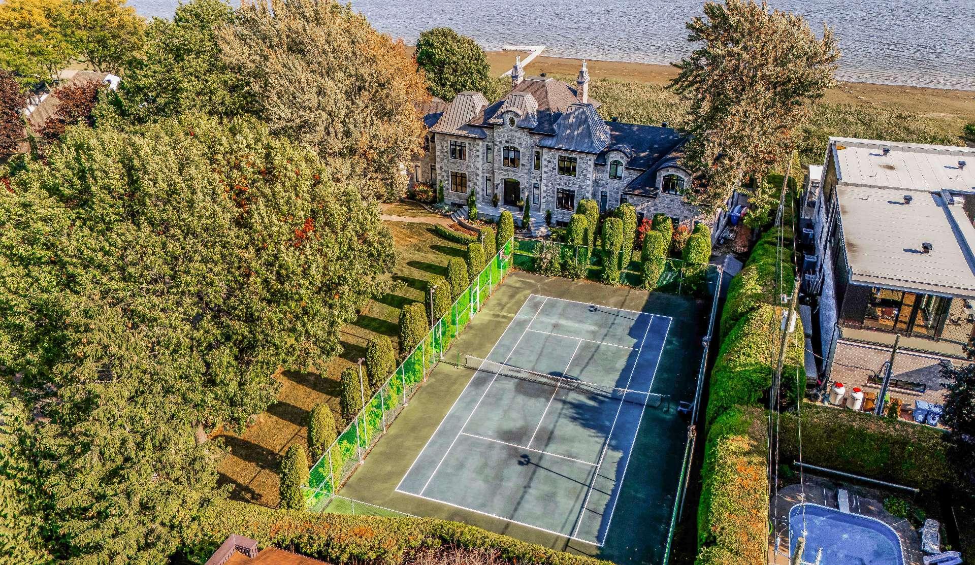 









49


Rue Rochefort

,
Repentigny (Repentigny),




QC
J5Y3C1

