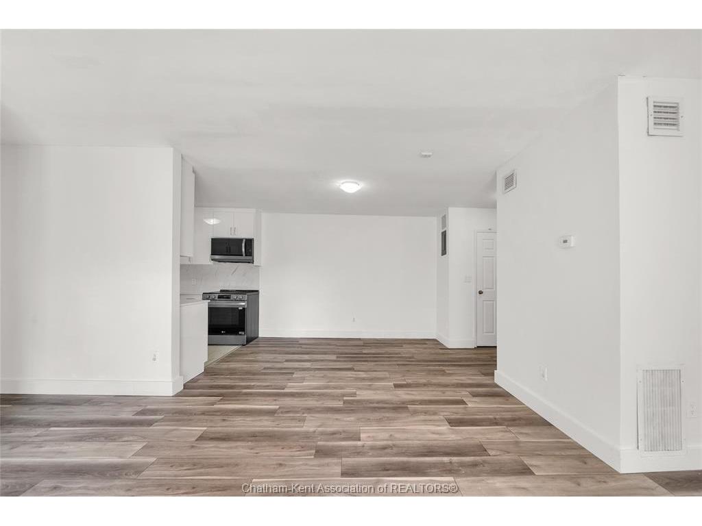 









25


Orchard Heights

Drive, 5,
Chatham,




ON
N7M 3G5

