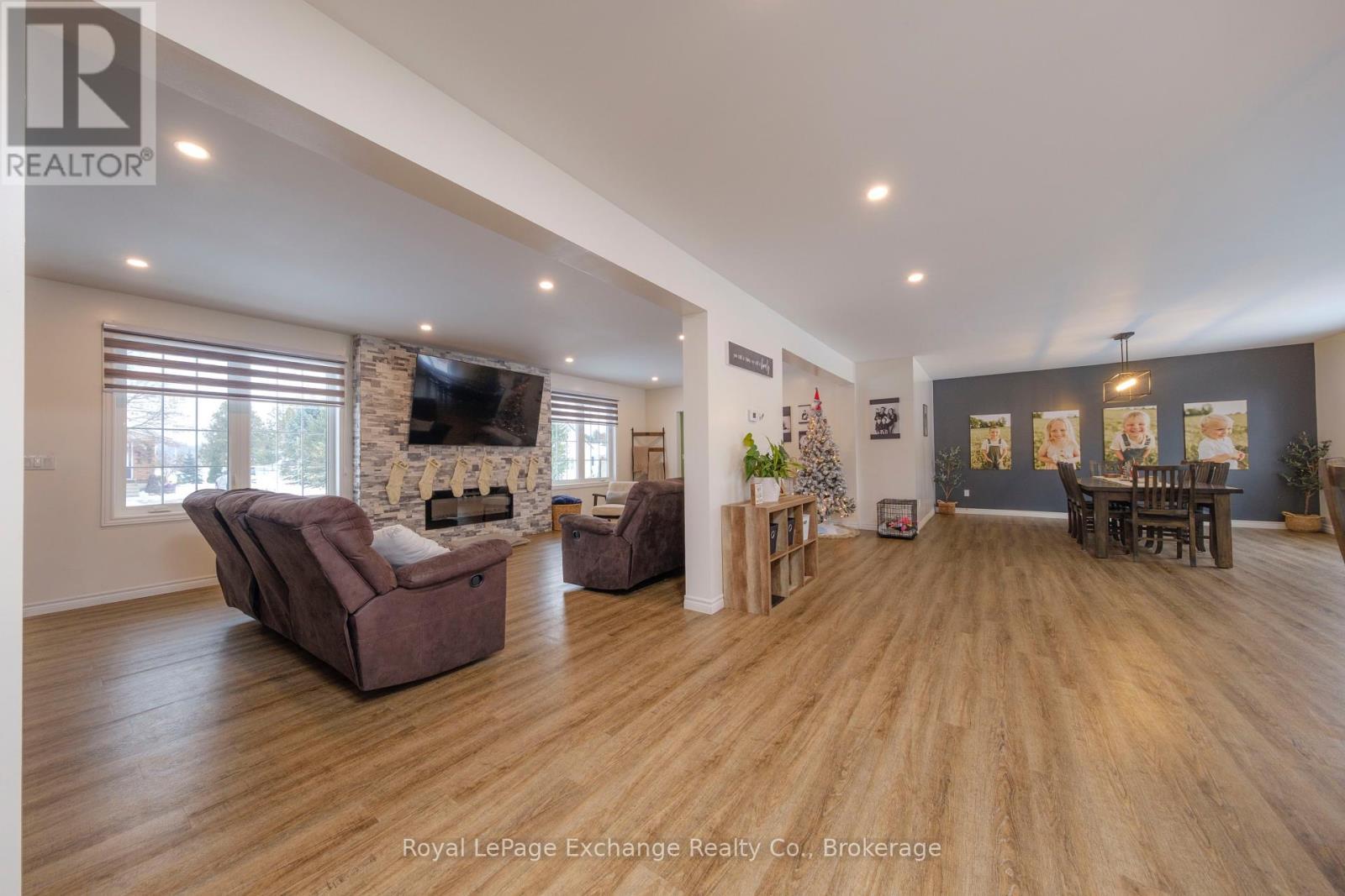 












482 WOLSLEY STREET

,
Huron-Kinloss (Lucknow),




Ontario
N0G2H0

