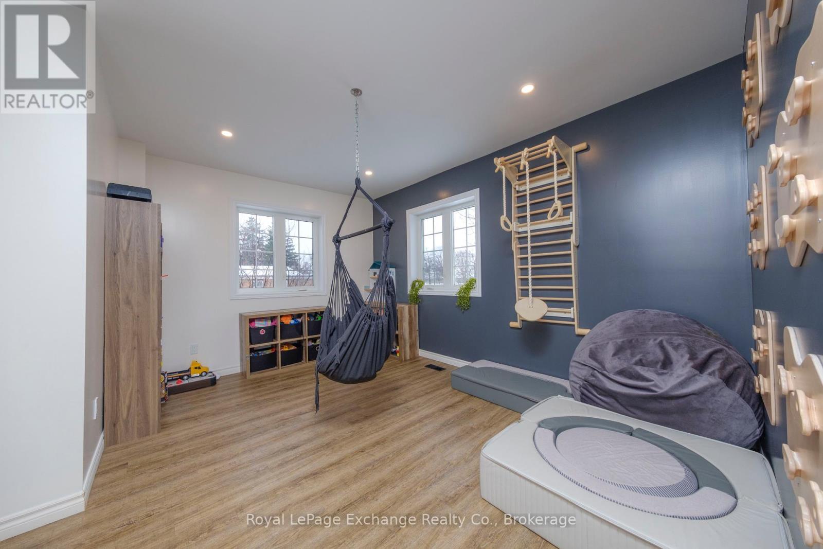 












482 WOLSLEY STREET

,
Huron-Kinloss (Lucknow),




Ontario
N0G2H0

