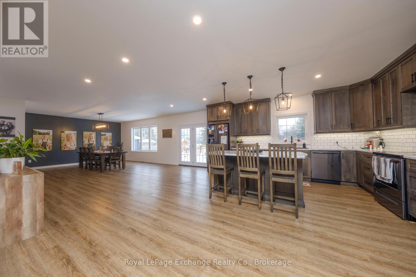 












482 WOLSLEY STREET

,
Huron-Kinloss (Lucknow),




Ontario
N0G2H0

