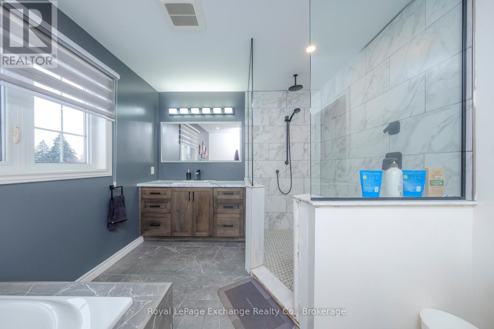 












482 WOLSLEY STREET

,
Huron-Kinloss (Lucknow),




Ontario
N0G2H0

