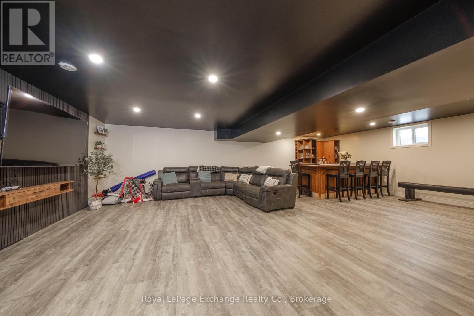 












482 WOLSLEY STREET

,
Huron-Kinloss (Lucknow),




Ontario
N0G2H0

