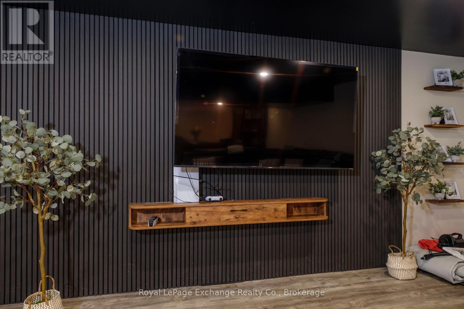 












482 WOLSLEY STREET

,
Huron-Kinloss (Lucknow),




Ontario
N0G2H0

