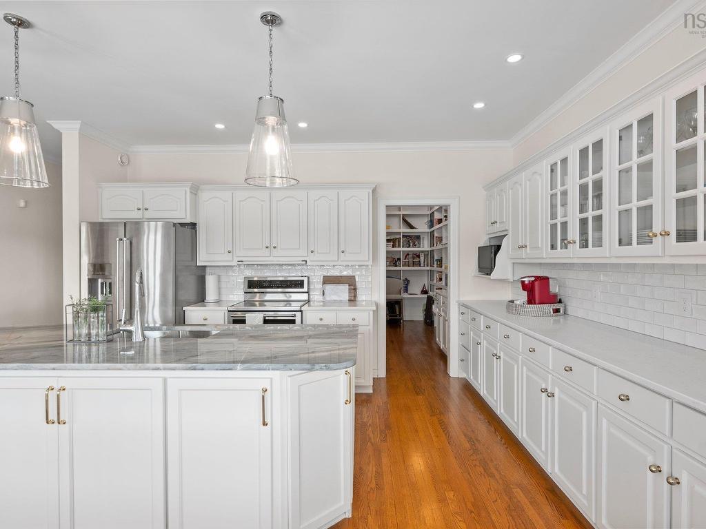 












6634 South Street

,
Halifax,




NS
B3H 1V2

