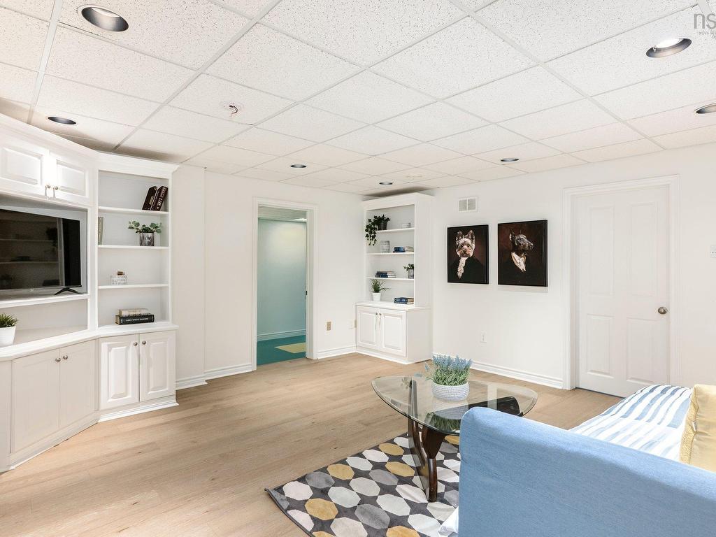 












6634 South Street

,
Halifax,




NS
B3H 1V2

