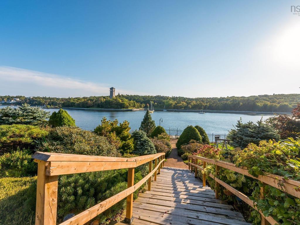 












6634 South Street

,
Halifax,




NS
B3H 1V2

