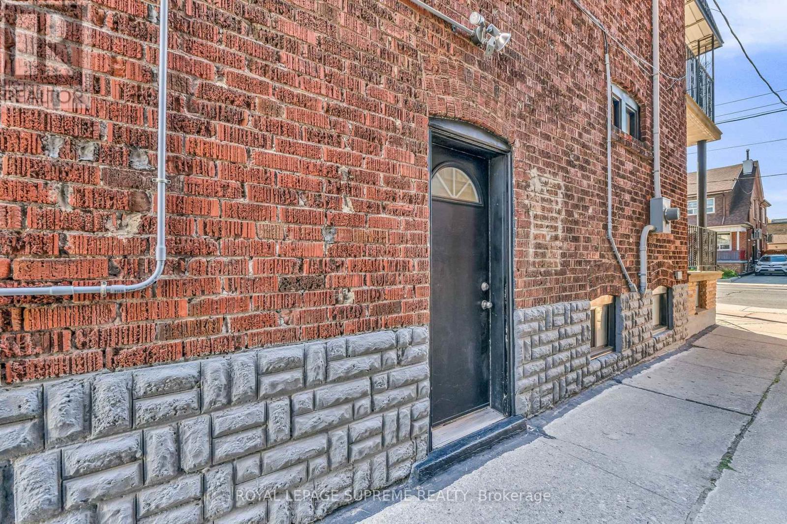 












1837 DUFFERIN STREET

,
Toronto,




Ontario
M6E3P5

