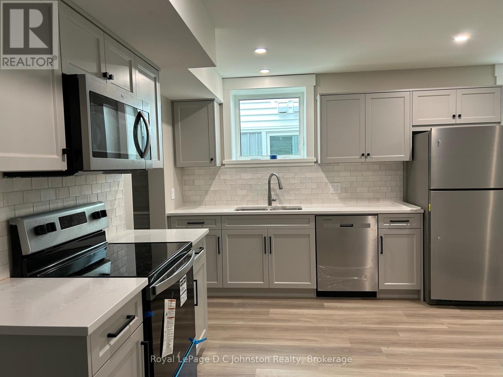 












2 - 242 SOUTH RANKIN STREET

,
Saugeen Shores,




Ontario
N0H2L0

