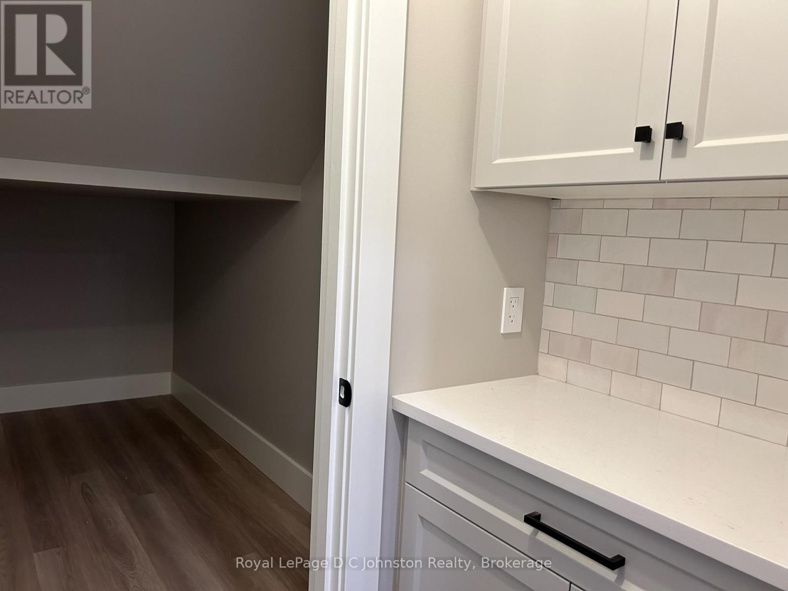 












2 - 242 SOUTH RANKIN STREET

,
Saugeen Shores,




Ontario
N0H2L0

