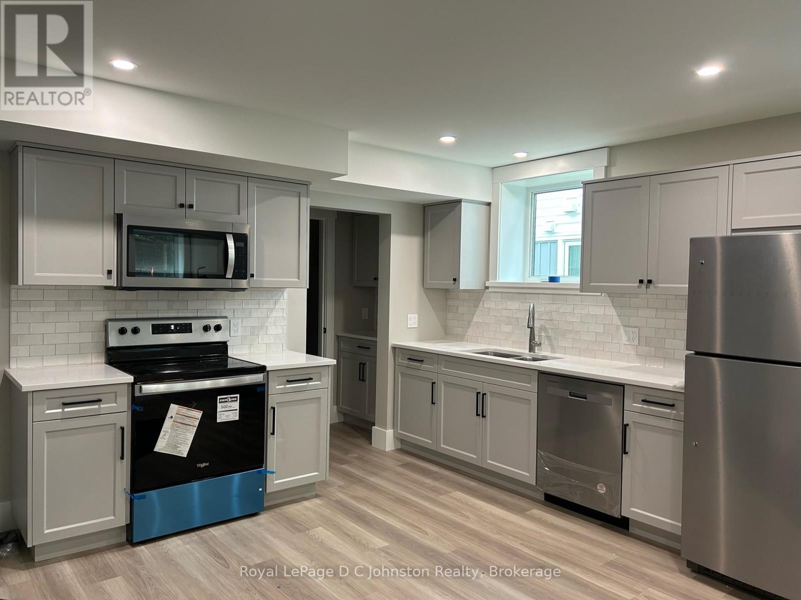 












2 - 242 SOUTH RANKIN STREET

,
Saugeen Shores,




Ontario
N0H2L0

