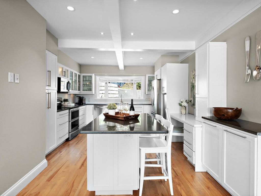 












1084 Ridgewood Drive

,
Halifax,




NS
B3H 3Y4

