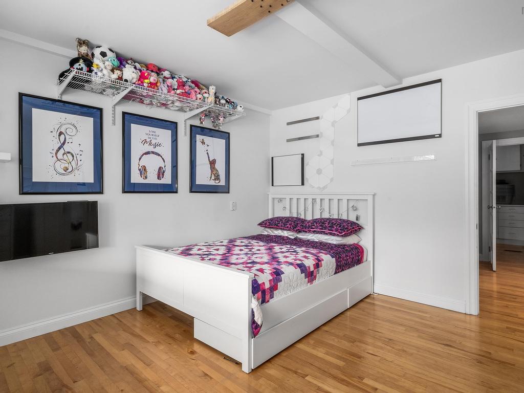 












1084 Ridgewood Drive

,
Halifax,




NS
B3H 3Y4

