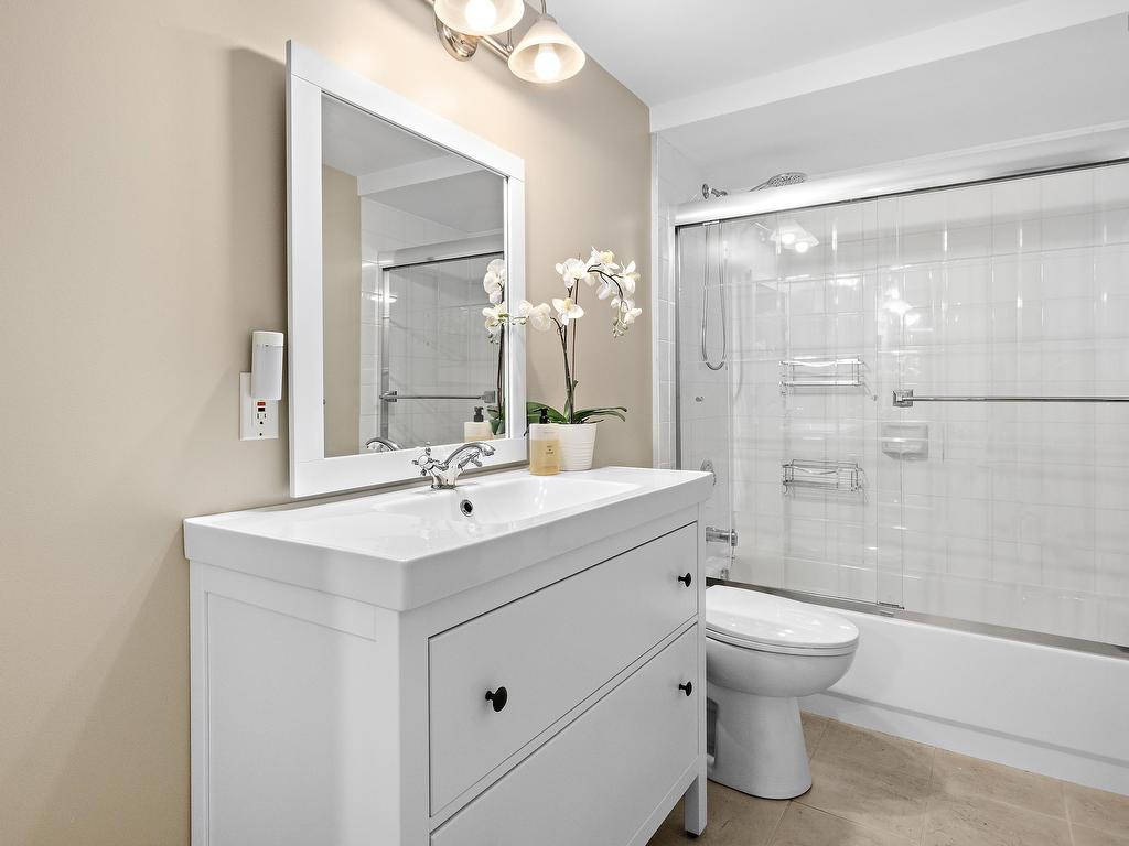 












1084 Ridgewood Drive

,
Halifax,




NS
B3H 3Y4

