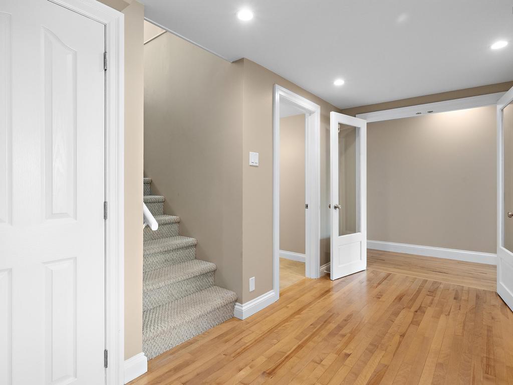 












1084 Ridgewood Drive

,
Halifax,




NS
B3H 3Y4

