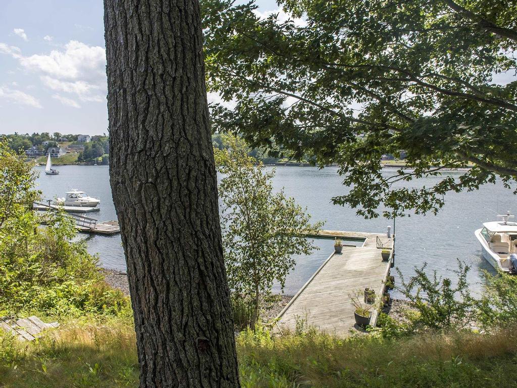 












1084 Ridgewood Drive

,
Halifax,




NS
B3H 3Y4

