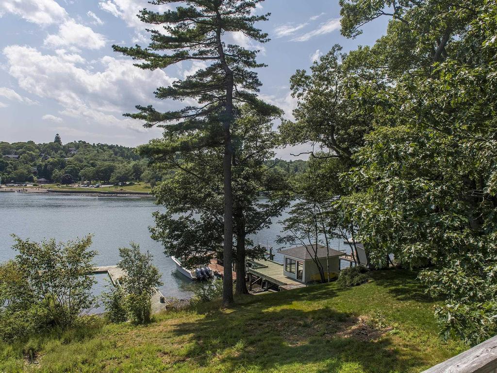 












1084 Ridgewood Drive

,
Halifax,




NS
B3H 3Y4

