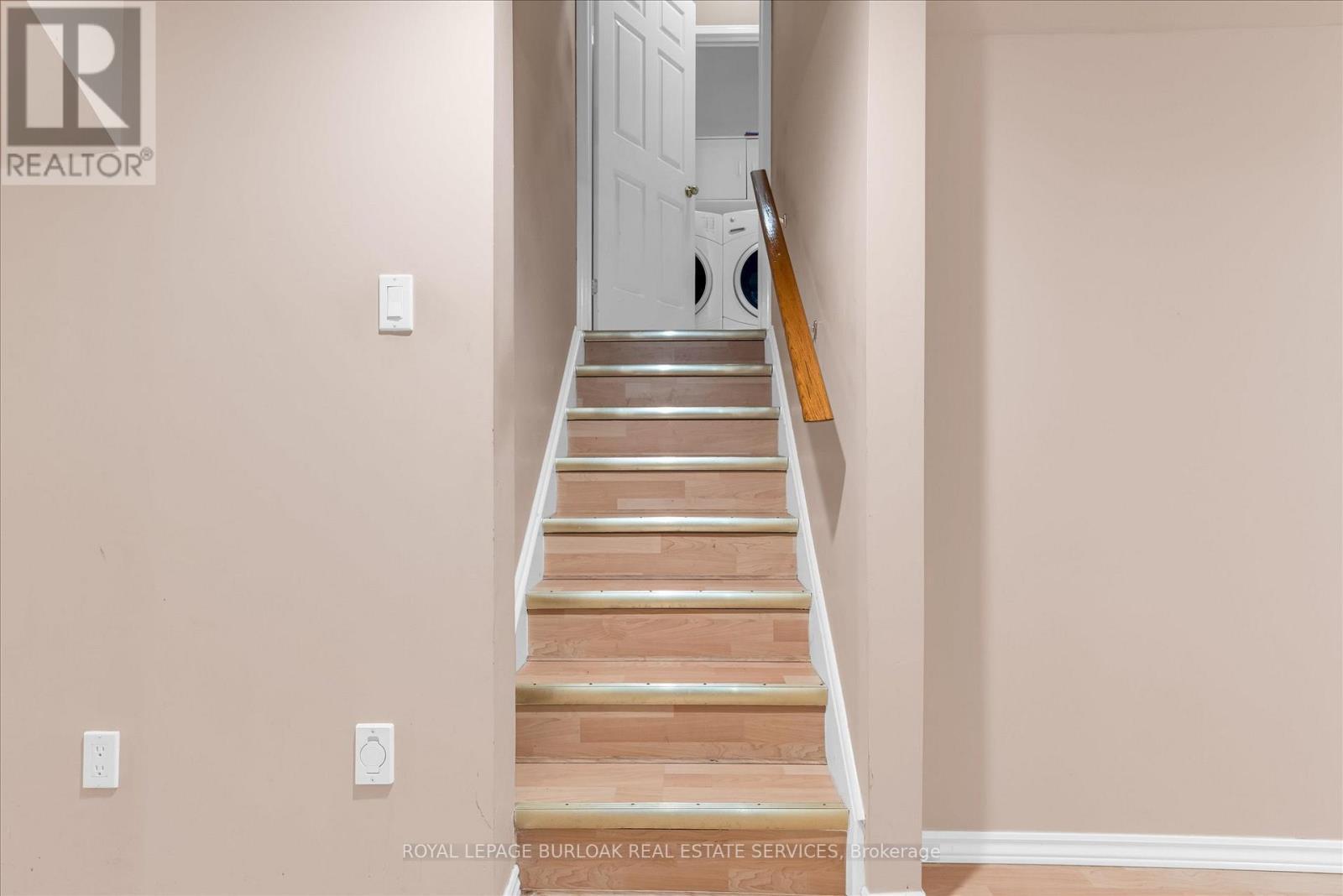 












1 - 10 DAVIDSON BOULEVARD

,
Hamilton,




Ontario
L9H7N9

