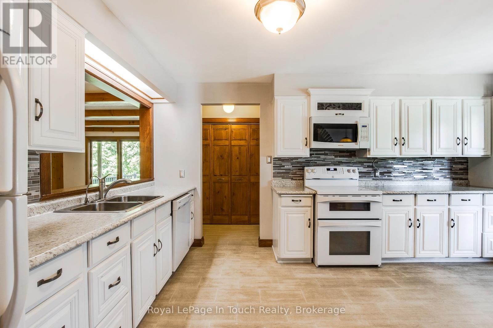 












236 CONCESSION 12 ROAD W

,
Tiny,




Ontario
L0L2J0

